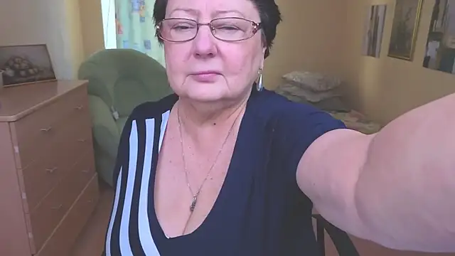 Margo Moll online show from December 2025 08:40:02 AM