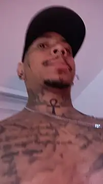 Snapshot of David_tatto1 chatting on November 2025 11:21:02 PM David tatto1 online show from November 2025 11:21:02 PM