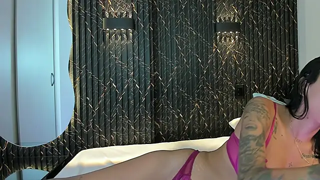 Snapshot of ZOETTAYLOR chatting on December 2025 09:44:01 PM ZOETTAYLOR online show from December 2025 09:44:01 PM