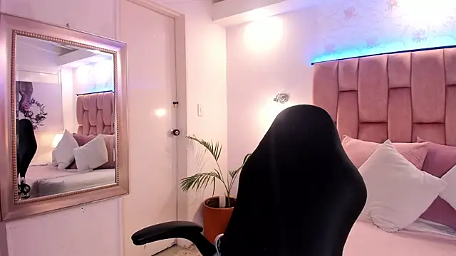 Snapshot of anabelle_clark chatting on April 2026 05:53:02 PM anabelle clark online show from April 2026 05:53:02 PM