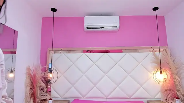 Lucianaa Collins online show from October 2025 12:02:02 PM