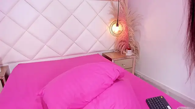 Lucianaa Collins online show from November 2025 12:05:02 PM