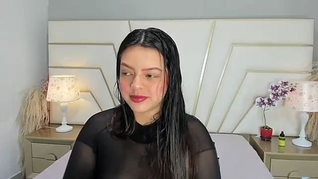 Lucianaa Collins online show from November 2025 12:26:01 PM