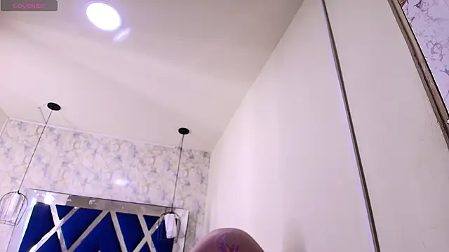 Luciifeer  online show from December 2025 06:37:02 PM