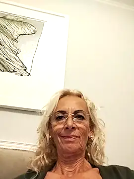 clarabell4 online show from September 2025 08:42:02 PM