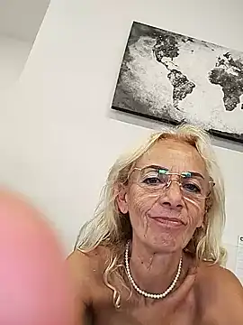 Snapshot of clarabell4 chatting on June 2026 08:28:01 AM clarabell4 online show from June 2026 08:28:01 AM