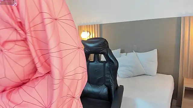 emma fhox online show from October 2025 02:29:01 AM