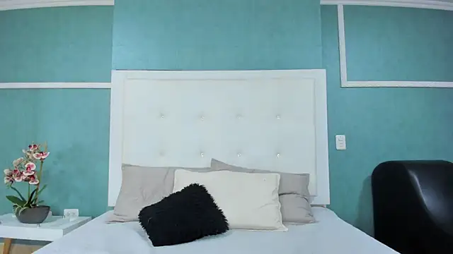 ania gomez online show from September 2025 09:38:02 PM