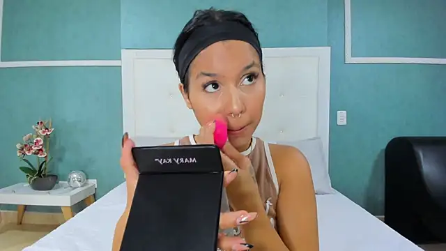 ania gomez online show from October 2025 09:56:01 PM