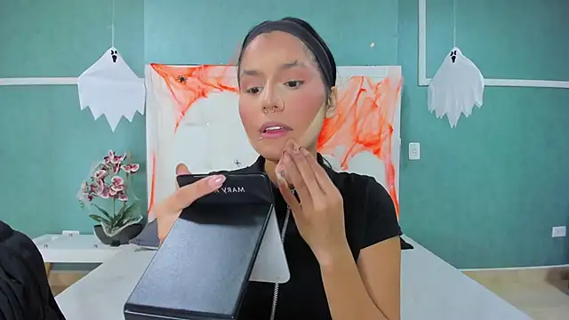 ania gomez online show from October 2025 10:10:01 PM