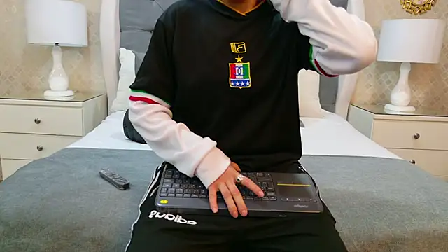 ZoeKrug online show from November 2025 11:21:01 AM