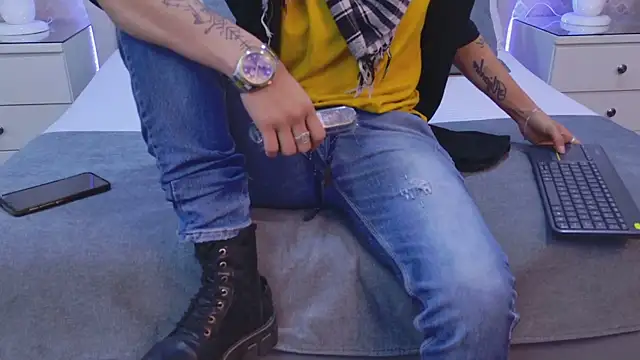 ZoeKrug online show from November 2025 12:02:02 PM