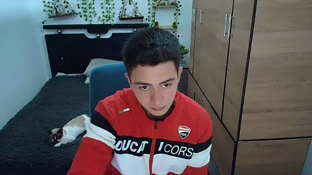 Snapshot of santii_ss chatting on May 2026 01:47:02 AM santii ss online show from May 2026 01:47:02 AM