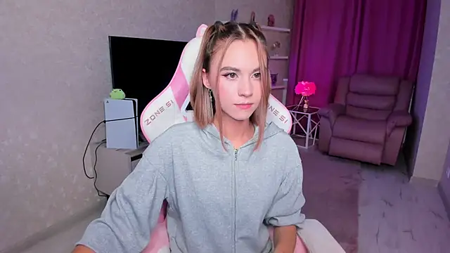 EllaCurtis online show from May 2026 06:05:02 PM