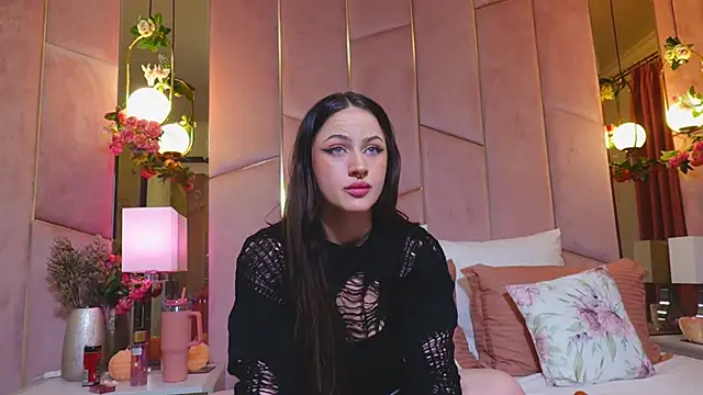 Snapshot of LucyLextonX chatting on March 2026 04:23:01 PM LucyLextonX online show from March 2026 04:23:01 PM