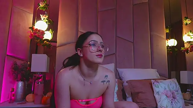 Snapshot of LucyLextonX chatting on March 2026 10:46:01 PM LucyLextonX online show from March 2026 10:46:01 PM