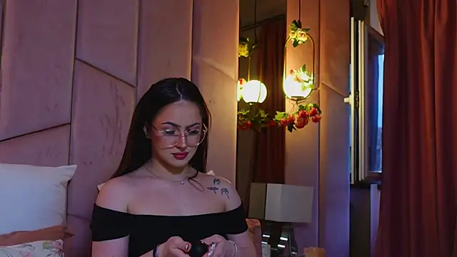 Snapshot of LucyLextonX chatting on March 2026 04:35:01 AM LucyLextonX online show from March 2026 04:35:01 AM