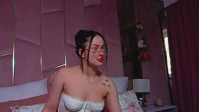 Snapshot of LucyLextonX chatting on April 2026 04:35:01 AM LucyLextonX online show from April 2026 04:35:01 AM