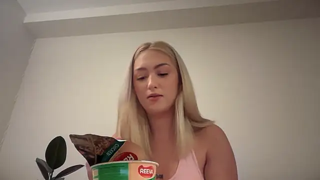 Snapshot of Kitty_Swetty chatting on December 2025 10:58:01 PM Kitty Swetty online show from December 2025 10:58:01 PM