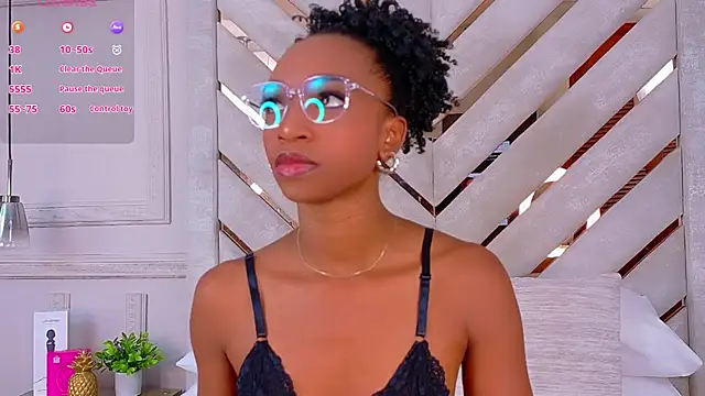 Agatha-Adams online show from November 2025 03:11:01 PM