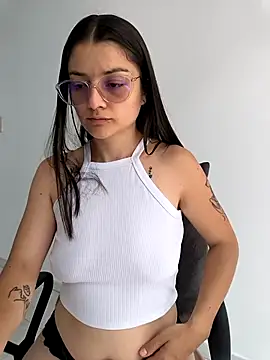 Coralinne   online show from April 2026 03:43:01 PM