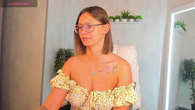 Snapshot of Elina_Gravess chatting on September 2025 12:10:01 AM Elina Gravess online show from September 2025 12:10:01 AM