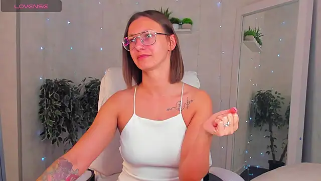 Snapshot of Elina_Gravess chatting on September 2025 12:00:02 AM Elina Gravess online show from September 2025 12:00:02 AM