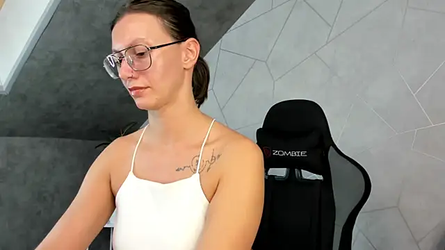 Snapshot of Elina_Gravess chatting on September 2025 12:06:01 PM Elina Gravess online show from September 2025 12:06:01 PM