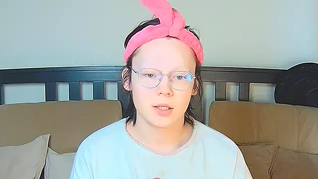 Snapshot of Derek_Carter chatting on April 2026 12:17:01 PM Derek Carter online show from April 2026 12:17:01 PM