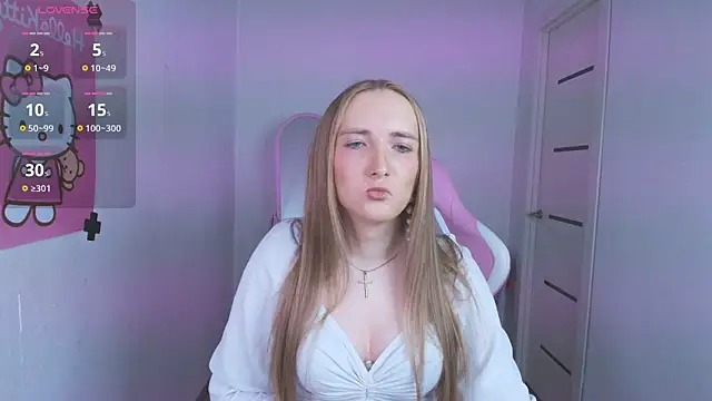 Snapshot of Vi_Luxy chatting on April 2026 01:58:01 AM Vi Luxy online show from April 2026 01:58:01 AM