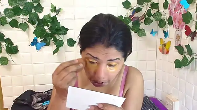 Snapshot of IndiaSexyStripper4u chatting on October 2025 05:15:01 AM IndiaSexyStripper4u online show from October 2025 05:15:01 AM