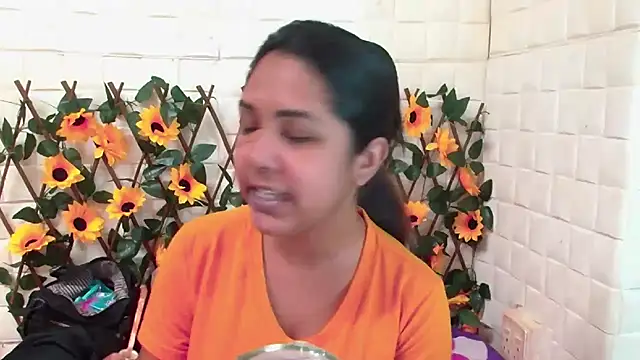 Snapshot of IndiaSexyStripper4u chatting on December 2025 04:43:02 AM IndiaSexyStripper4u online show from December 2025 04:43:02 AM