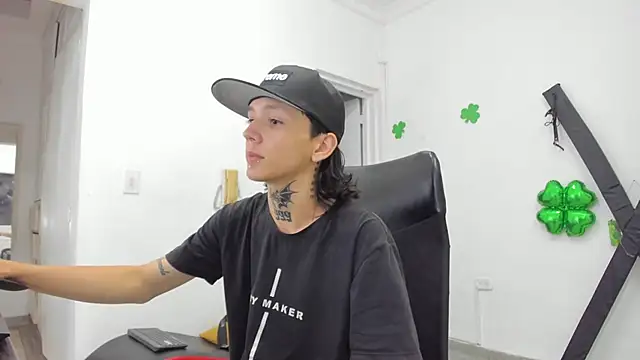 Snapshot of StraightBoy_Nick chatting on April 2026 04:57:01 AM StraightBoy Nick online show from April 2026 04:57:01 AM