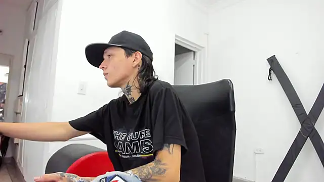 Snapshot of StraightBoy_Nick chatting on April 2026 09:53:02 PM StraightBoy Nick online show from April 2026 09:53:02 PM