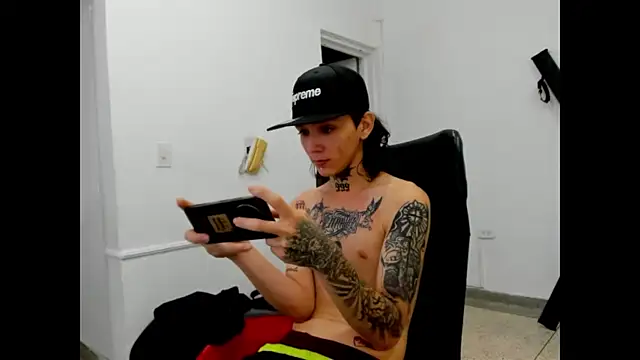 Snapshot of StraightBoy_Nick chatting on April 2026 09:27:01 PM StraightBoy Nick online show from April 2026 09:27:01 PM