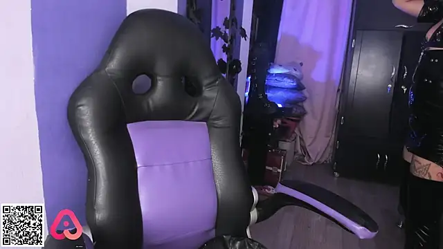 Snapshot of Katyuska_Sg1 chatting on April 2026 05:13:02 PM Katyuska Sg1 online show from April 2026 05:13:02 PM