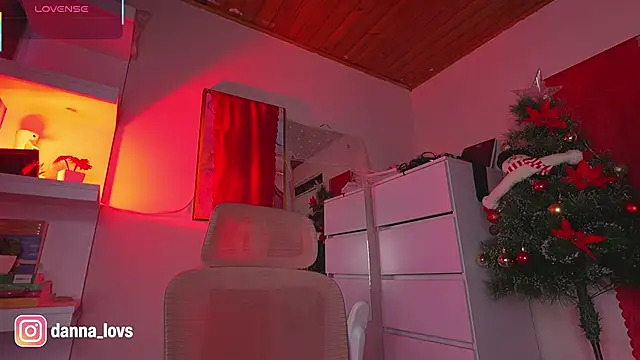 Dannaa Lovs online show from December 2025 06:03:02 PM