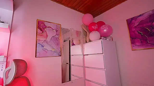 Dannaa Lovs online show from February 2026 02:38:02 PM