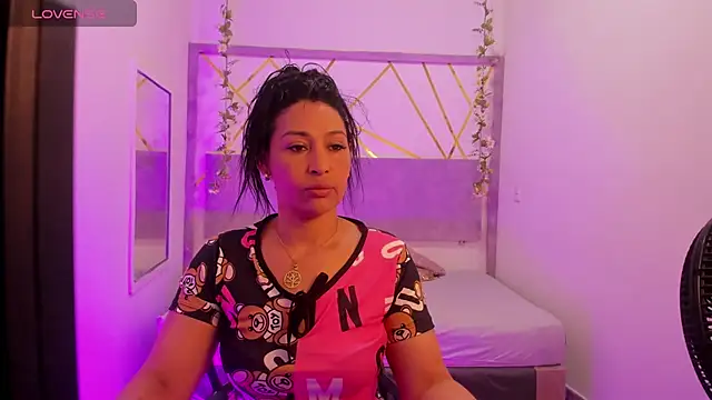 IvyShine7 online show from December 2025 06:57:02 PM