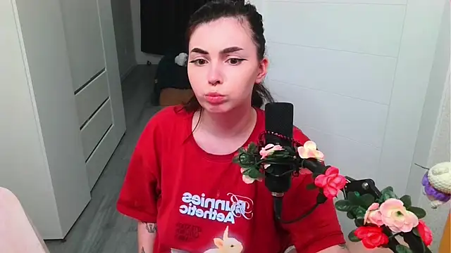 Snapshot of peachyness chatting on April 2026 03:10:02 PM peachyness online show from April 2026 03:10:02 PM