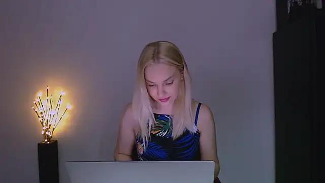 Snapshot of Lia_noo_regrets chatting on April 2026 06:05:01 PM Lia noo regrets online show from April 2026 06:05:01 PM