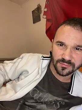 Snapshot of Ionut899@xh chatting on November 2025 01:40:02 AM Ionut899xh online show from November 2025 01:40:02 AM