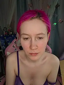 Snapshot of Fuzzy_Unicorn chatting on April 2026 07:42:01 PM Fuzzy Unicorn online show from April 2026 07:42:01 PM