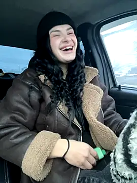 Snapshot of MiraReach chatting on November 2025 02:00:01 AM MiraReach online show from November 2025 02:00:01 AM