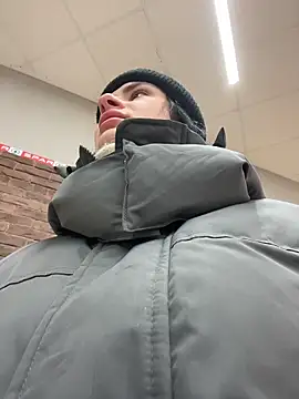 Snapshot of MiraReach chatting on December 2025 02:16:02 AM MiraReach online show from December 2025 02:16:02 AM