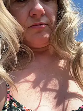 SuzieSub online show from May 2026 01:30:02 PM