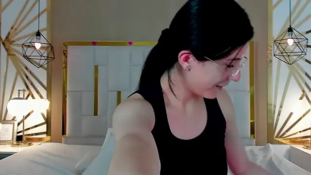 maddy jaclsonw online show from October 2025 01:17:01 AM