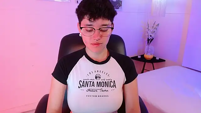 Snapshot of jeroharper chatting on October 2025 04:07:02 PM jeroharper online show from October 2025 04:07:02 PM