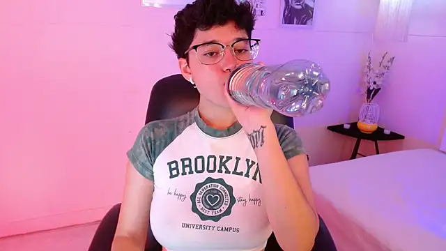 Snapshot of jeroharper chatting on October 2025 03:11:02 PM jeroharper online show from October 2025 03:11:02 PM