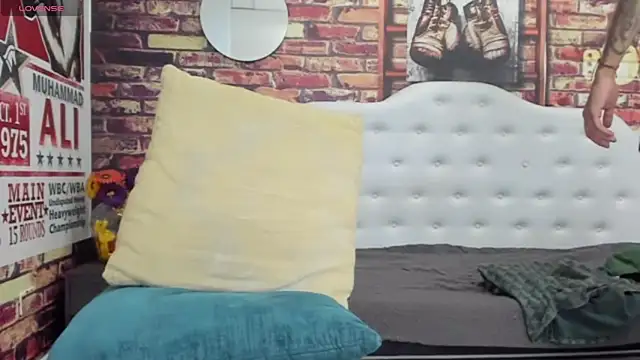 Ian1  online show from November 2025 02:32:01 AM